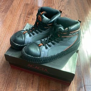 Mens Size 11 Acacia Broom Ball shoes